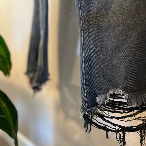 NWT SIMPLE SOCIETY Distressed Black Super High Rise Straight Jean - Picture 3 of 8